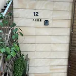 度假居 Extremely Comfy With Spacious Private Terrace 10min Walk To The & In Town 拉纳卡