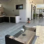 Extremely Comfy With Spacious Private Terrace 10min Walk To The & In Town *