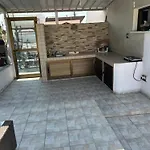 Extremely Comfy With Spacious Private Terrace 10min Walk To The & In Town 度假居