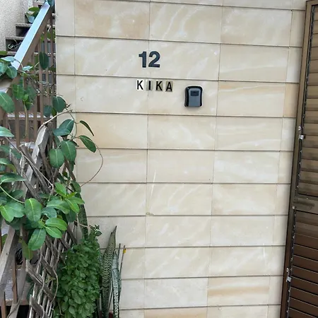 Дом отдыха Extremely Comfy With Spacious Private Terrace 10min Walk To The & In Town Ларнака