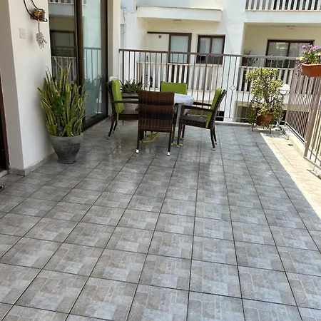 Extremely Comfy With Spacious Private Terrace 10min Walk To The & In Town Ларнака