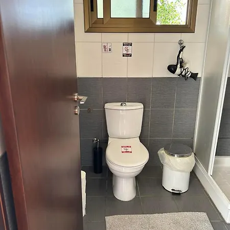 Extremely Comfy With Spacious Private Terrace 10min Walk To The & In Town * Larnaca