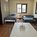 Extremely Comfy With Spacious Private Terrace 10min Walk To The & In Town *
