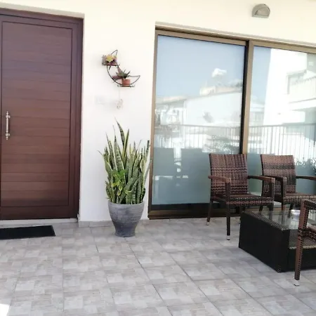 Extremely Comfy With Spacious Private Terrace 10min Walk To The & In Town Feriehus