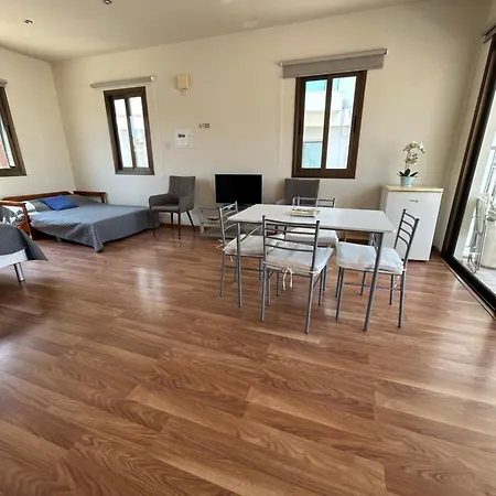 Extremely Comfy With Spacious Private Terrace 10min Walk To The & In Town Feriehus