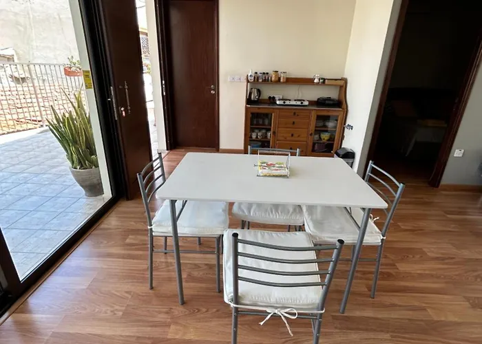 Σπίτι διακοπών Extremely Comfy With Spacious Private Terrace 10min Walk To The & In Town Λάρνακα