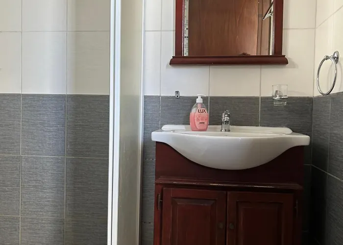 Extremely Comfy With Spacious Private Terrace 10min Walk To The & In Town *