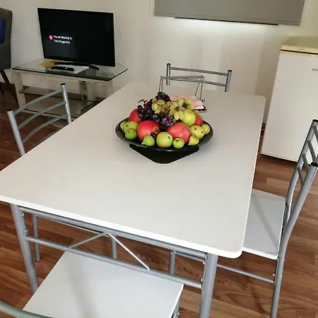 Extremely Comfy With Spacious Private Terrace 10min Walk To The & In Town Ларнака