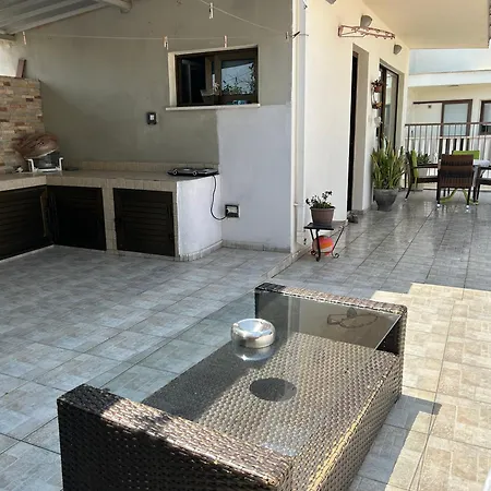 Extremely Comfy With Spacious Private Terrace 10min Walk To The & In Town *