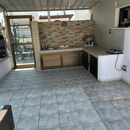 Extremely Comfy With Spacious Private Terrace 10min Walk To The & In Town Будинок відпочинку