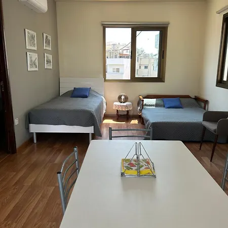 Extremely Comfy With Spacious Private Terrace 10min Walk To The & In Town *