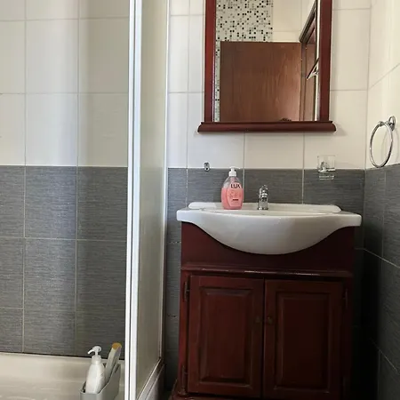 Extremely Comfy With Spacious Private Terrace 10min Walk To The & In Town *