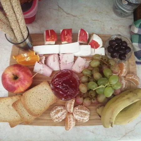 Будинок відпочинку Extremely Comfy With Spacious Private Terrace 10min Walk To The & In Town *