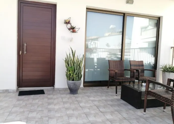 Extremely Comfy With Spacious Private Terrace 10min Walk To The & In Town Prázdninový dům