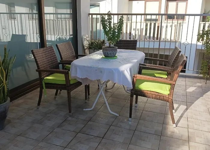 Extremely Comfy With Spacious Private Terrace 10min Walk To The & In Town * Larnaca