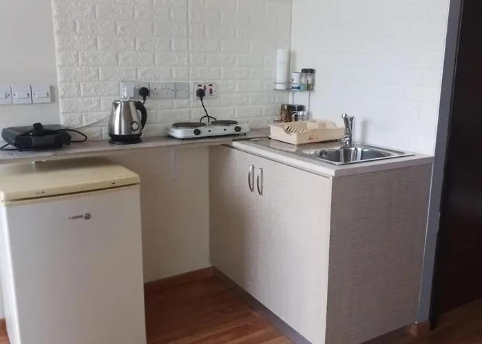 Extremely Comfy With Spacious Private Terrace 10min Walk To The & In Town Larnaca