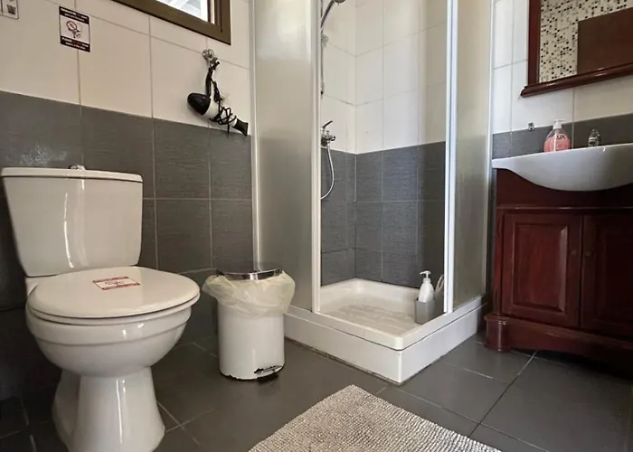 Extremely Comfy With Spacious Private Terrace 10min Walk To The & In Town Larnaca