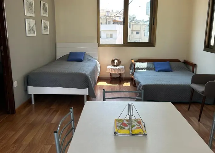 Extremely Comfy With Spacious Private Terrace 10min Walk To The & In Town *